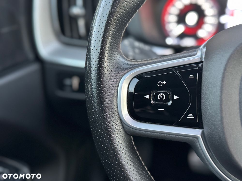 Volvo XC 60 D4 Geartronic RDesign - 25