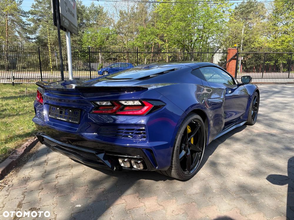 Chevrolet Corvette - 8