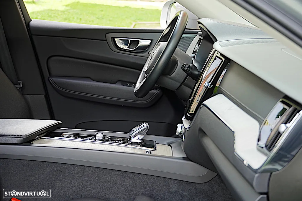 Volvo XC 60 2.0 T6 PHEV Inscription AWD - 27