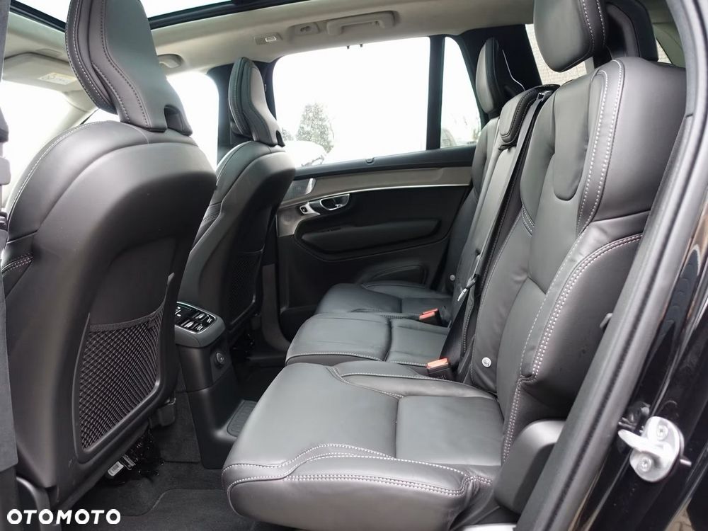 Volvo XC 90 T8 AWD Ultra Dark - 24