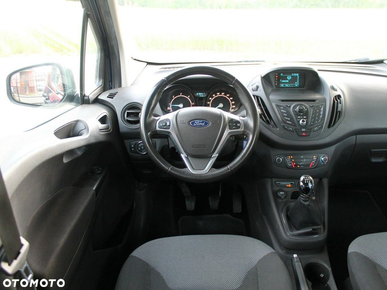 Ford Transit Courier - 9