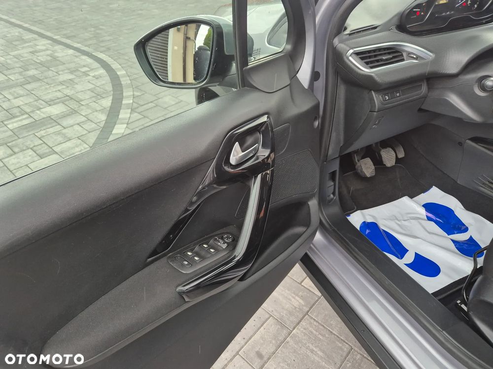 Peugeot 2008 1.5 BlueHDi Style - 11