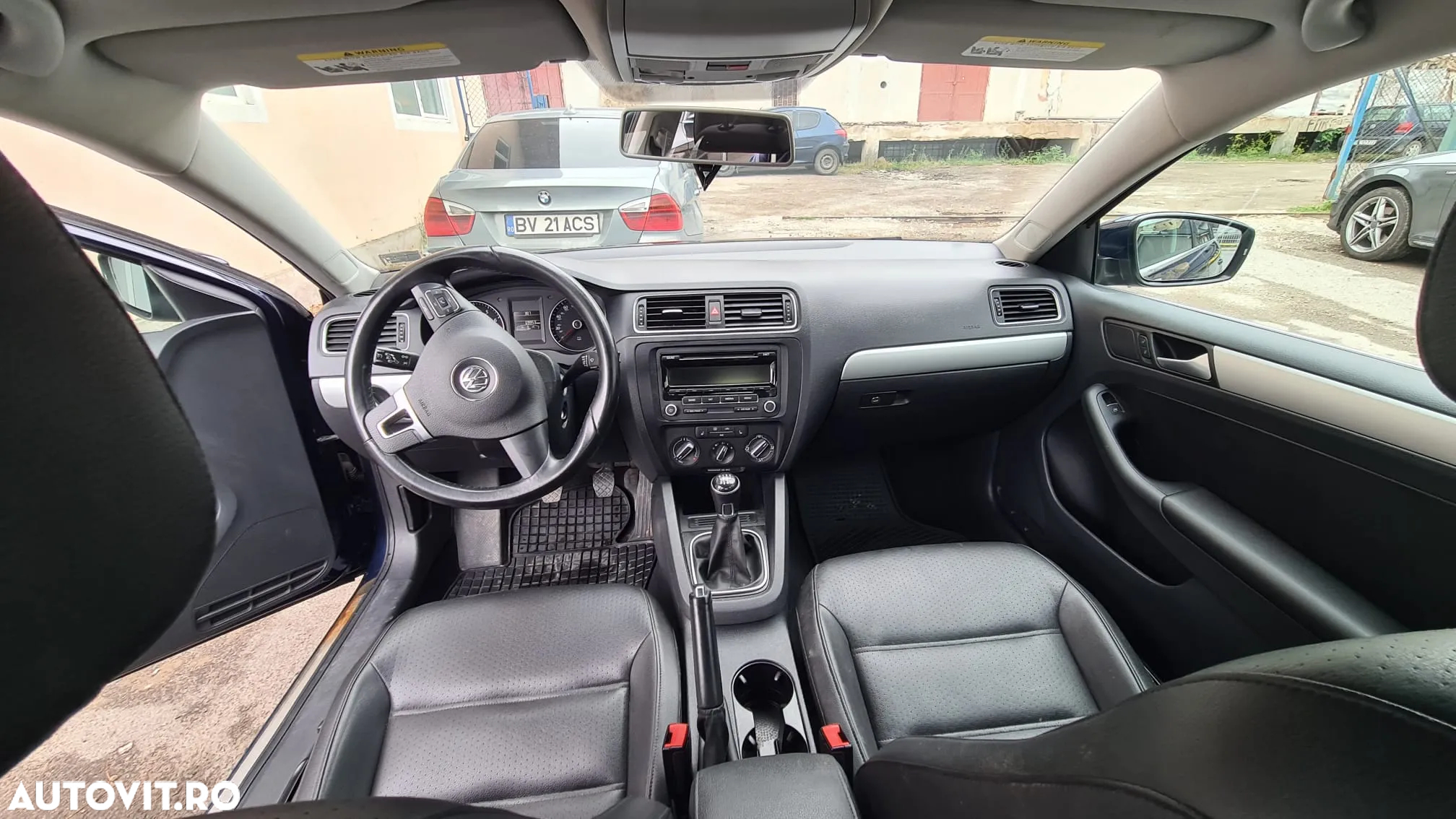 Volkswagen Jetta - 4