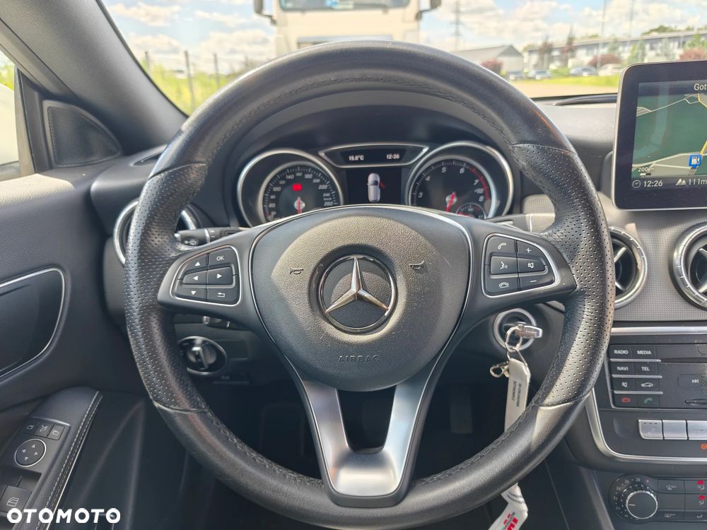 Mercedes-Benz CLA 180 7G-DCT UrbanStyle Edition - 18