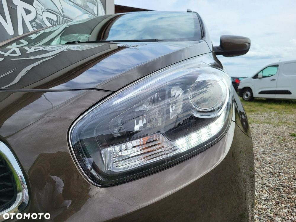 Kia Carens - 32