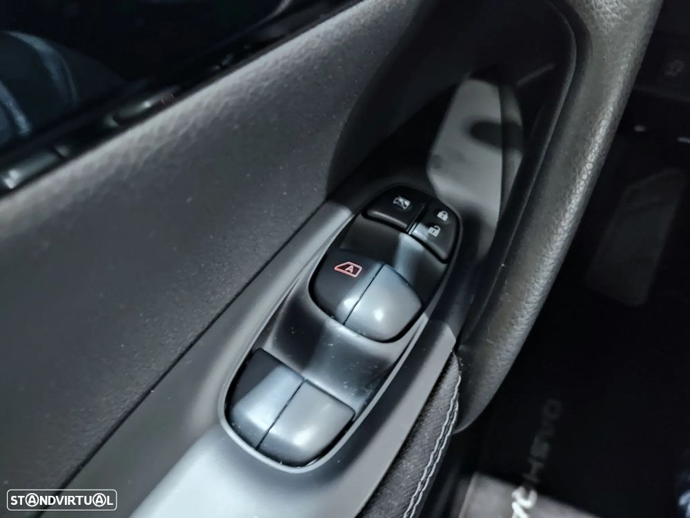 Nissan Qashqai 1.5 dCi N-Connecta - 26