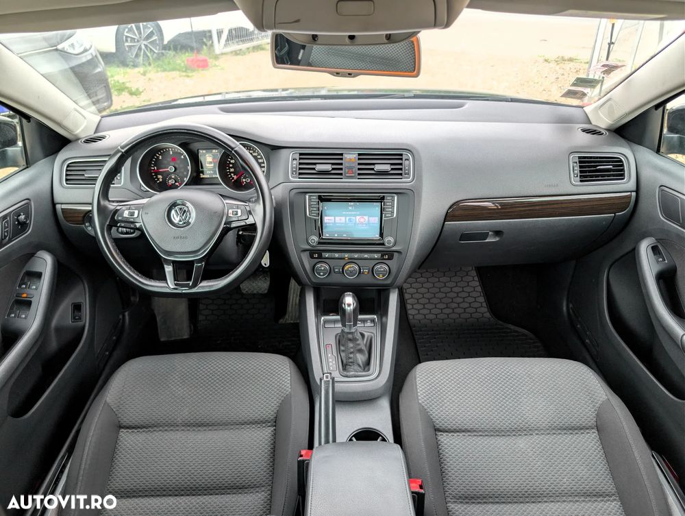 Volkswagen Jetta 2.0 TDI DSG Comfortline - 17