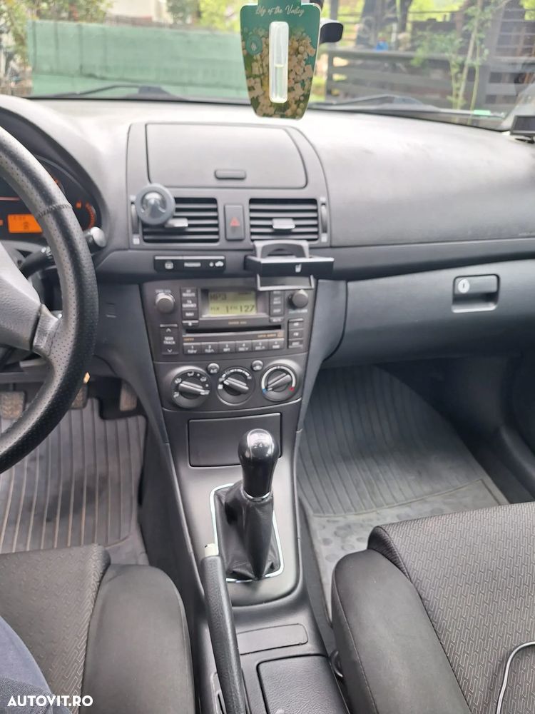 Toyota Avensis 1.6 Sedan Luna - 5