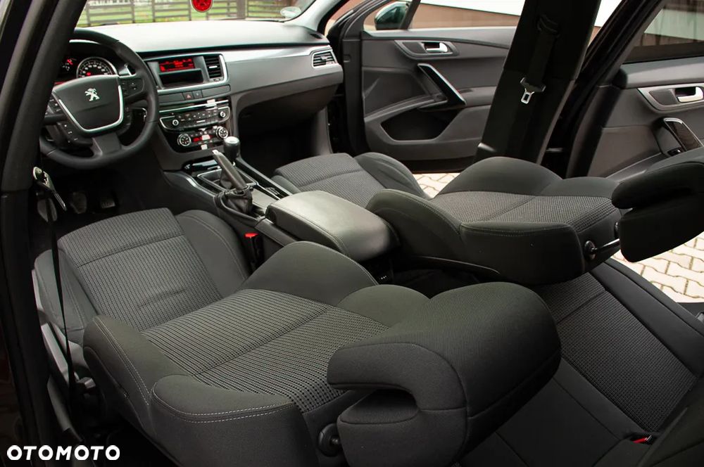 Peugeot 508 SW HDi FAP 140 Family - 32