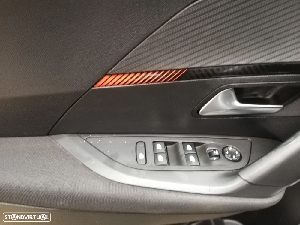 Peugeot 2008 1.5 BlueHDi Allure Pack EAT8 - 19