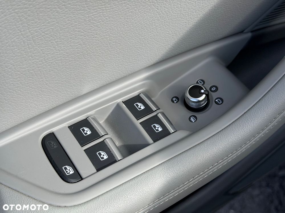 Audi A4 Limousine 40 TFSI S tronic S line - 15