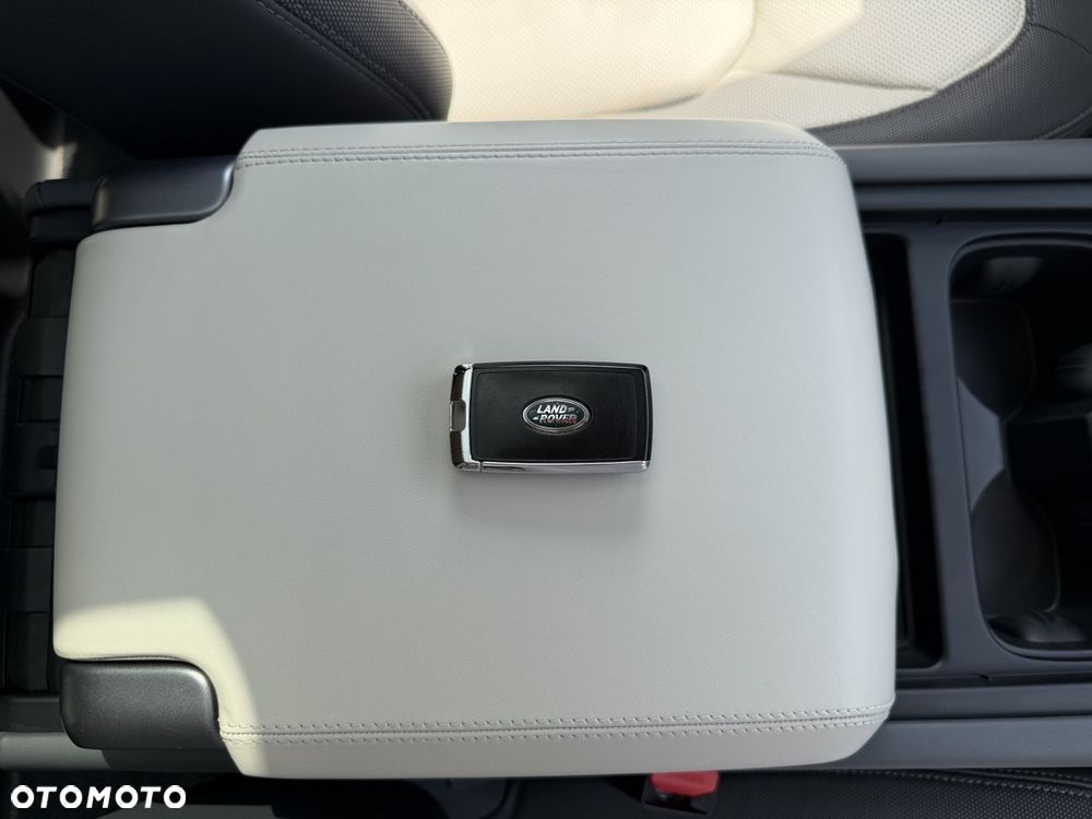 Land Rover Defender 3.0 D300 mHEV X-Dynamic HSE - 35