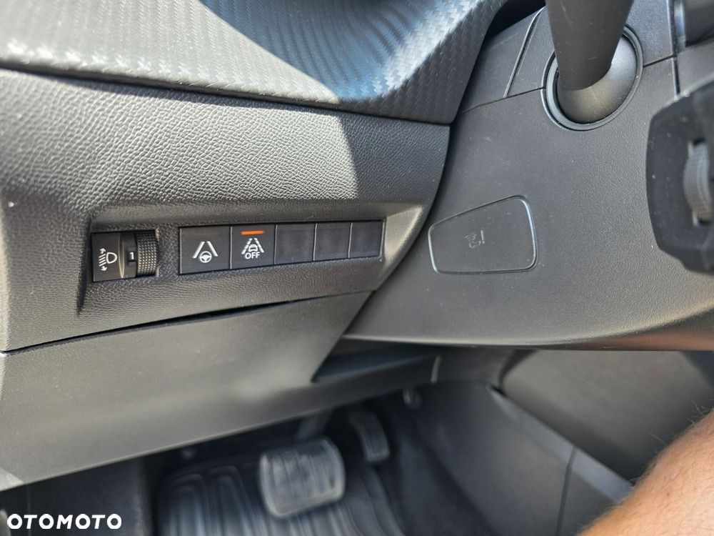 Peugeot 2008 PureTech 130 Allure S&S EAT8 - 24