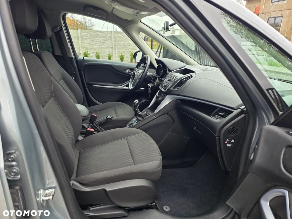 Opel Zafira 2012