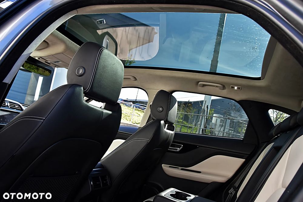Jaguar F-Pace 2.0 i4P AWD R-Sport - 24