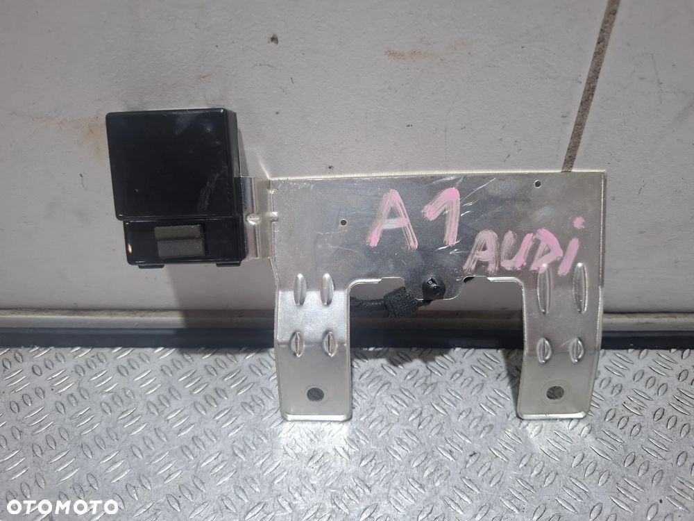 Wzmacniacz anteny GPS Audi A1 2014 rok nr 8X0035503B - 1
