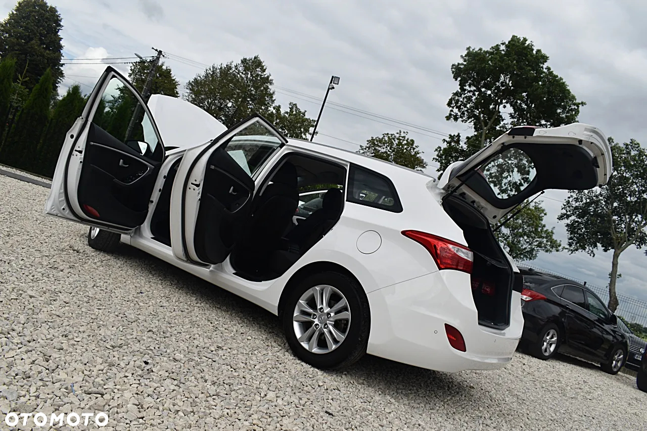 Hyundai i30 1.6 D Premium - 14
