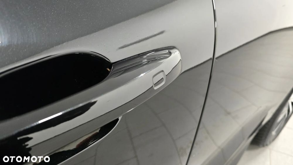 Volvo XC 60 B4 D Plus Dark - 12