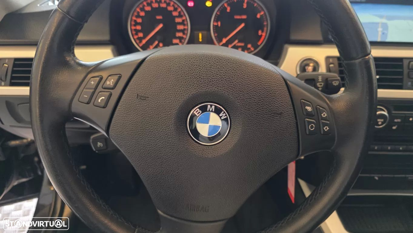 BMW 318 d Touring Navigation Sport - 32