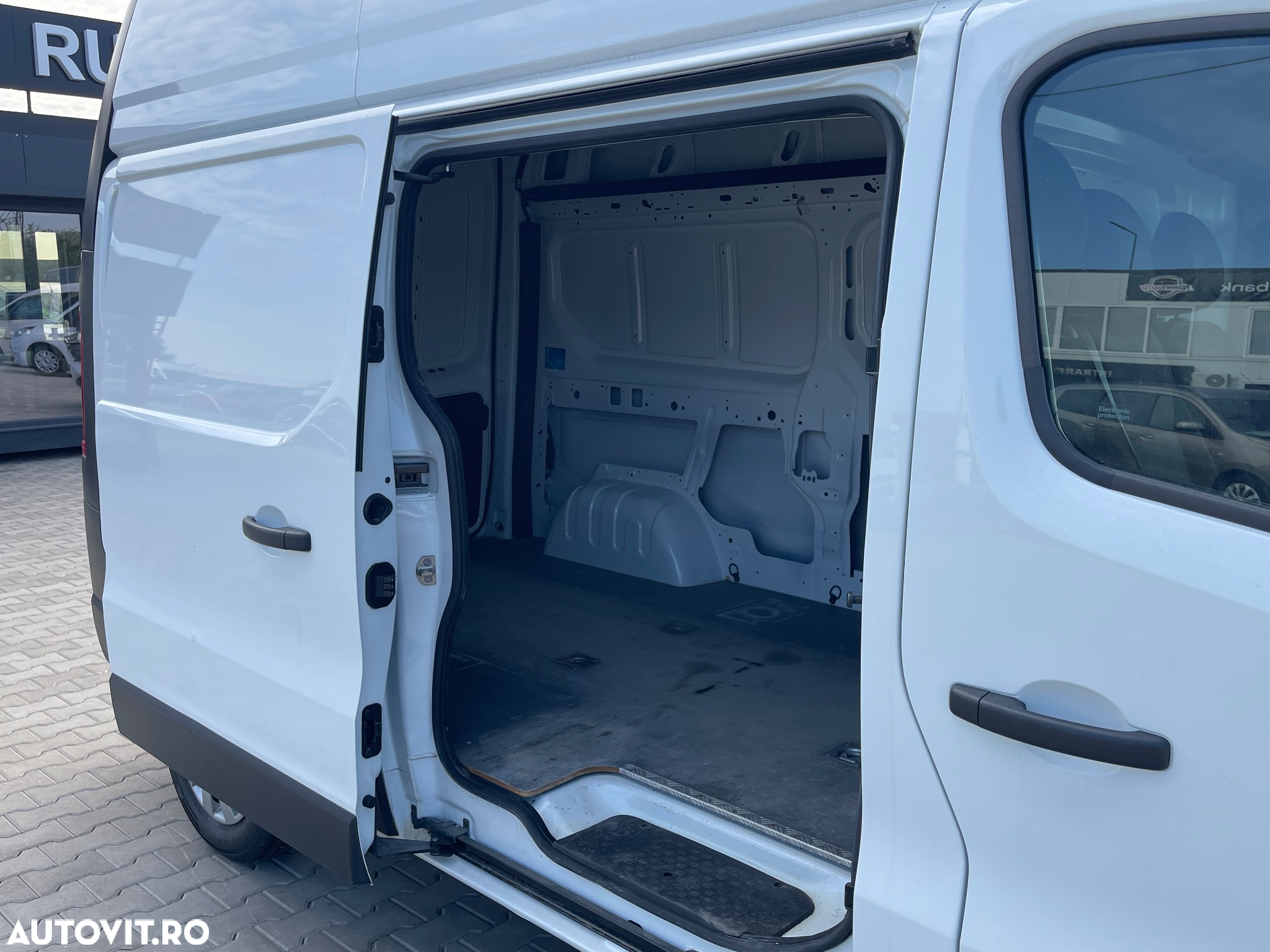Renault Trafic - 8
