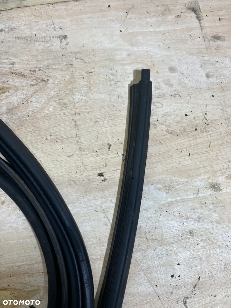USZCZELKA KLAPY BAGAŻNIKA BMW E34 SEDAN SUPER STAN - 2