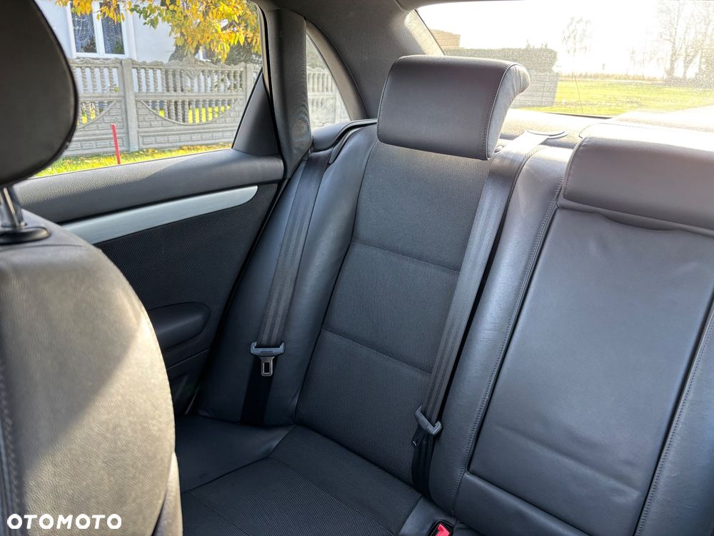 Audi A4 Limousine - 30