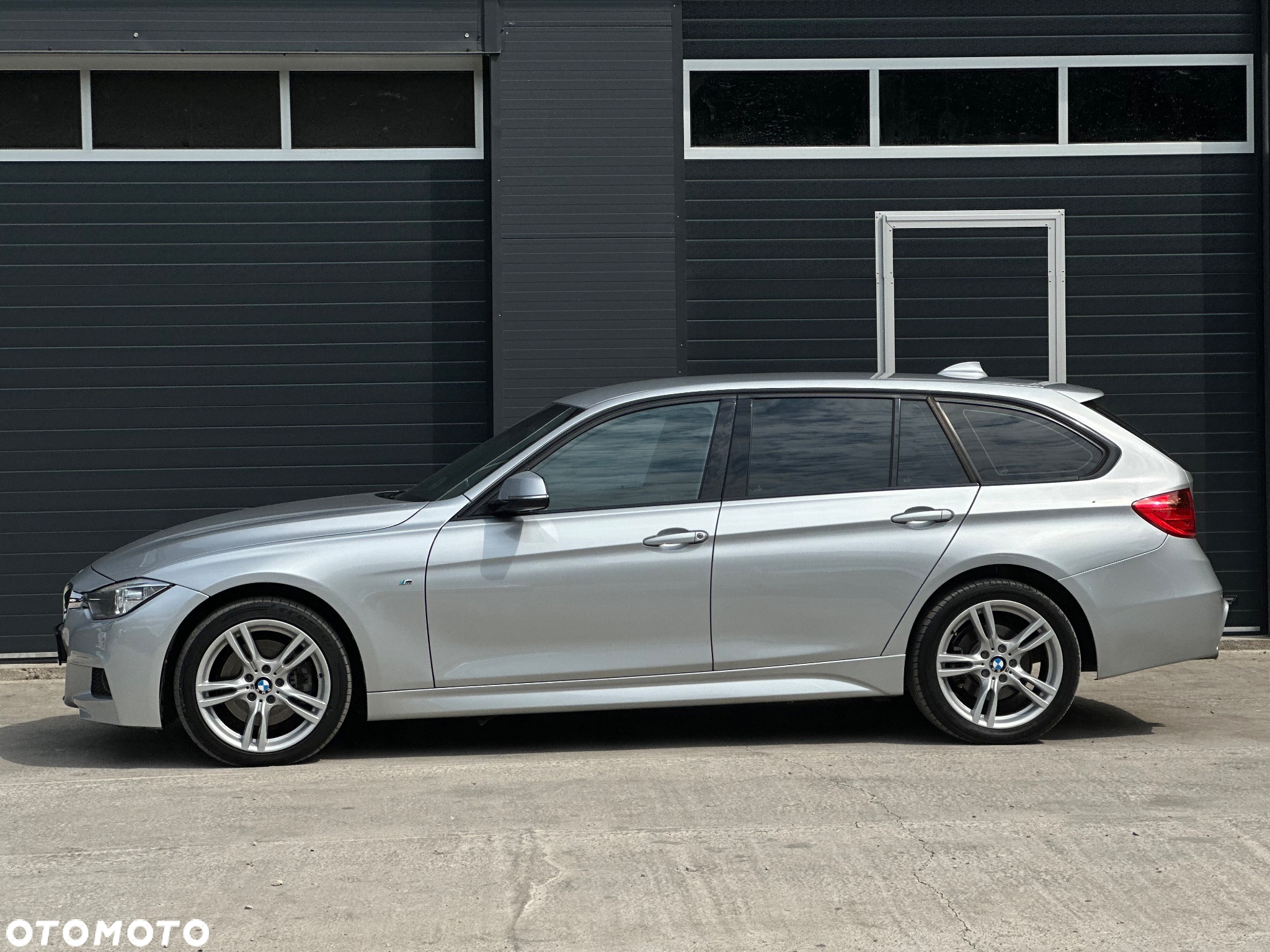 BMW Seria 3 328i Touring xDrive Sport Line - 2