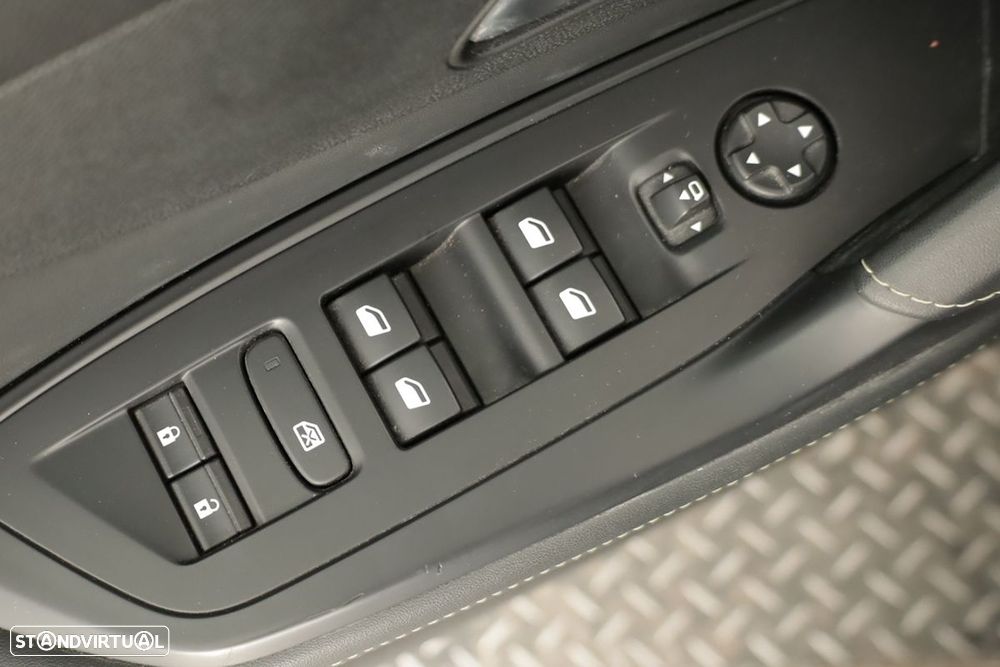 Peugeot 308 1.2 PureTech GT EAT8 - 18