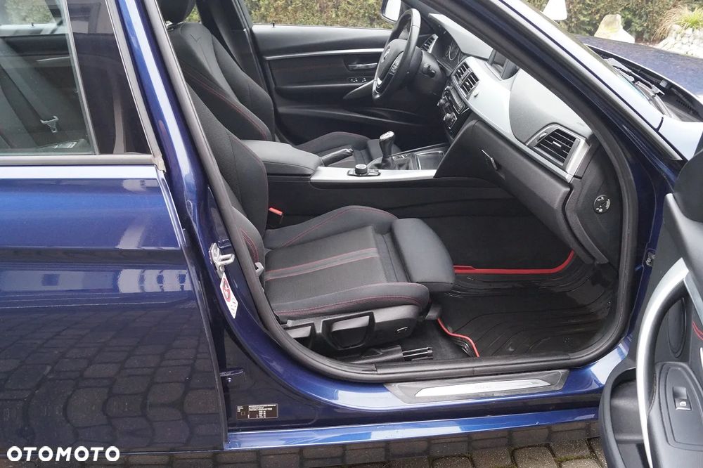 BMW Seria 3 318i Sport Line - 26