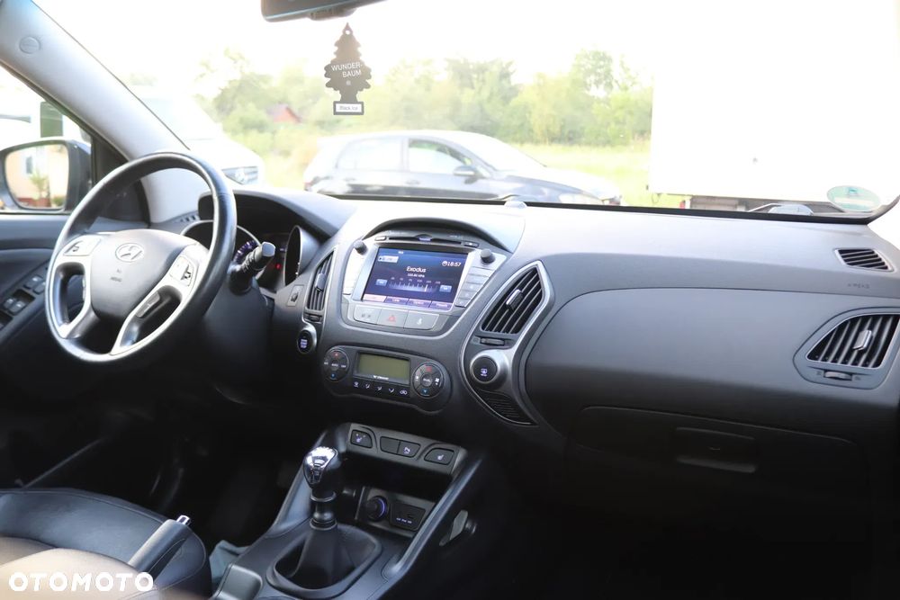 Hyundai ix35 1.6 2WD Fifa World Cup Edition - 24