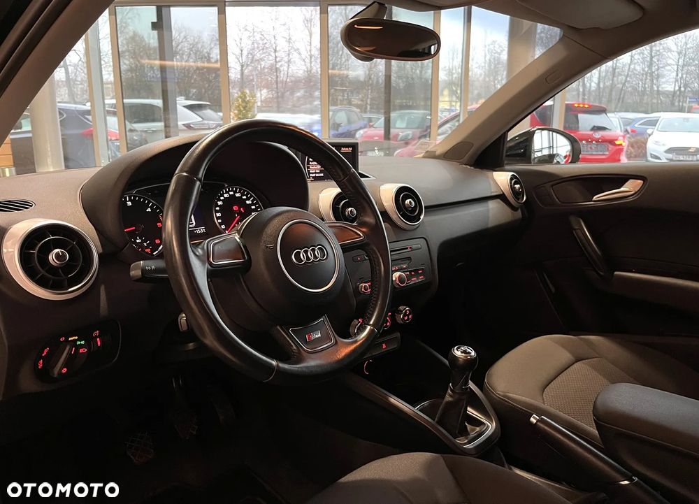 Audi A1 Sportback 1.6 TDI S line Sportpaket - 10