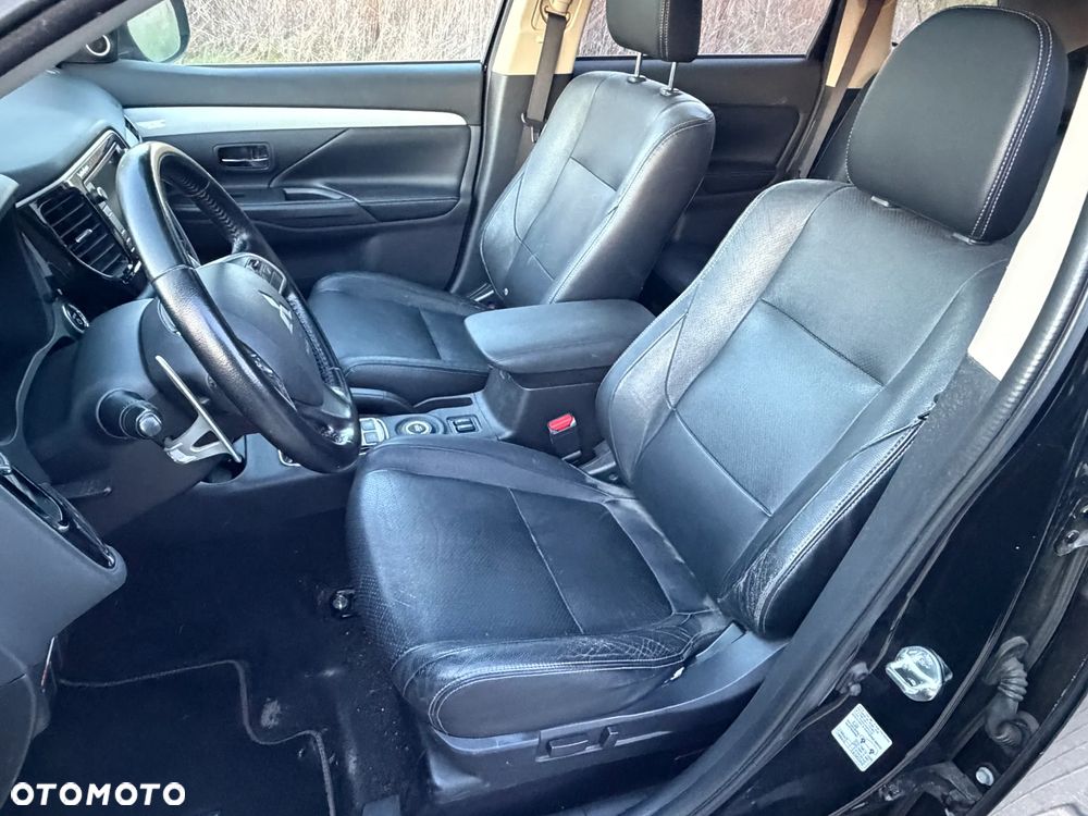 Mitsubishi Outlander Intense + - 33