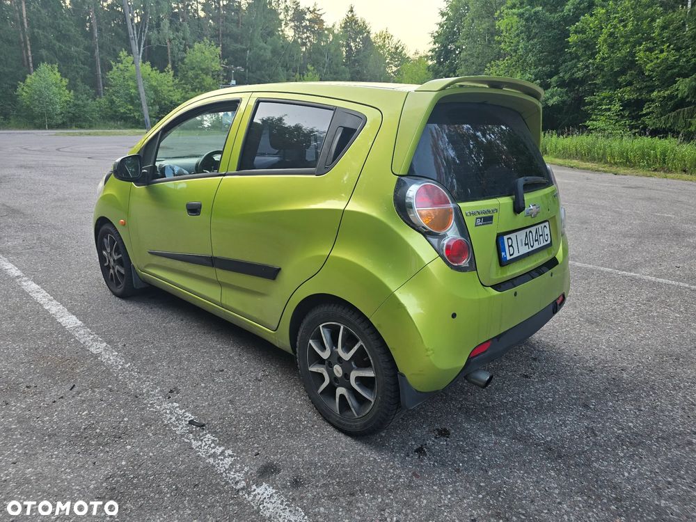 Chevrolet Spark 1.0 Base - 4