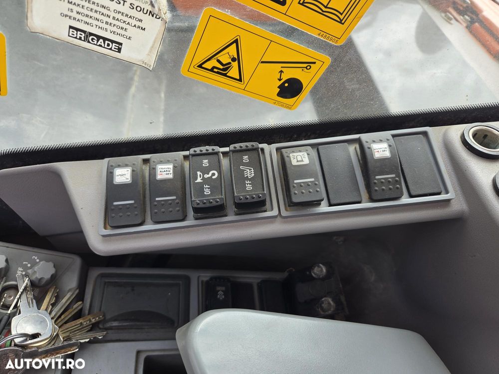 Hitachi ZX85-6, 2022, 2.491h, Masa operationala 8,6t, cupla rapida HIDRAULICA+3 CUPE NOI, senile paduri cauciuc, inst picon si inst rotire pe brate, ad sapare 5m, ridica 3,8t, aer cond, LAMA, STARE FOARTE BUNA, posibil leasing 4 ani-PROMOTIE 62.900 EUR+Tva - 8