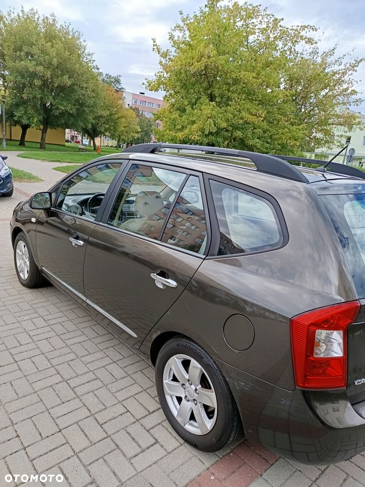Kia Carens - 4