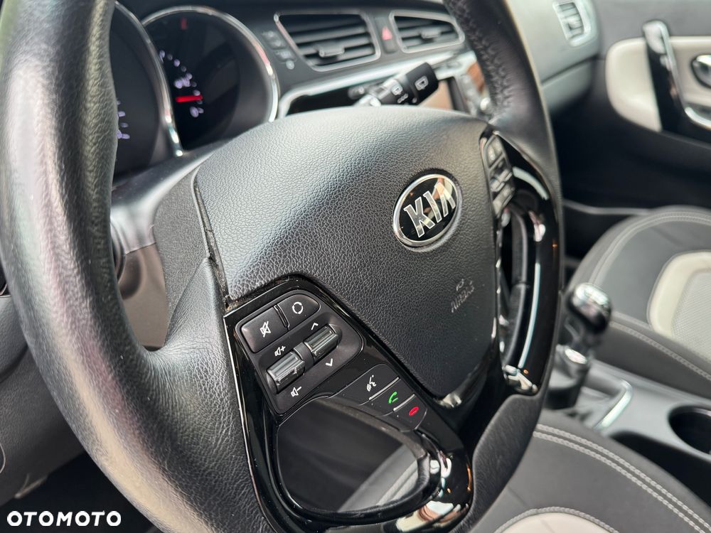 Kia Ceed 1.6 GDI Fifa World Cup Edition - 16
