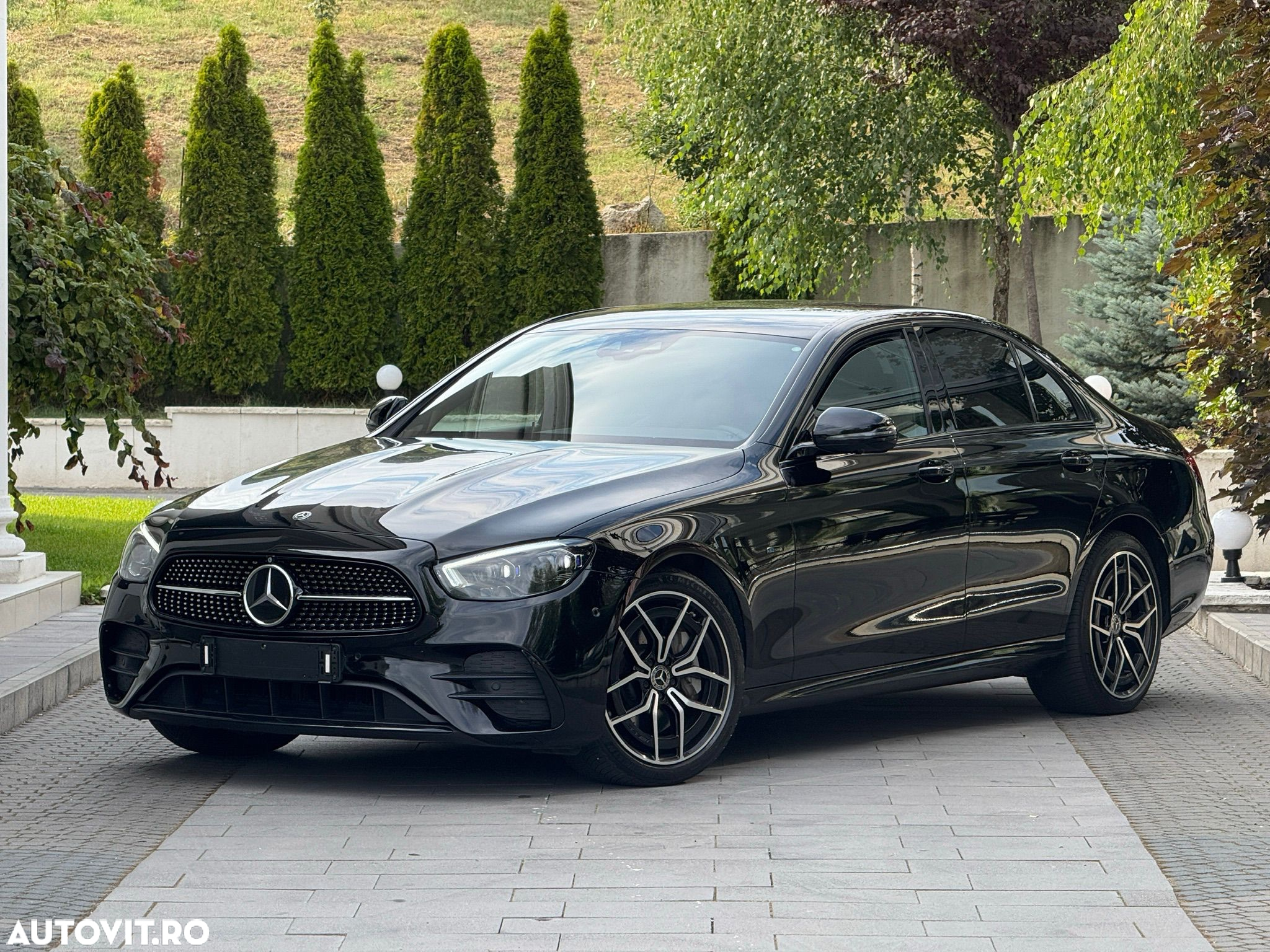 Mercedes-Benz E 300 9G-TRONIC AMG Line - 3