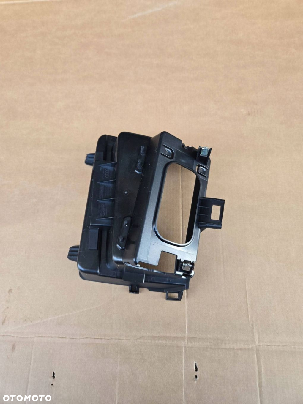 OSŁONA OBUDOWA ŁADOWARKI INDUKCYJNEJ AUDI RS3 8Y 8Y1864131A - 2