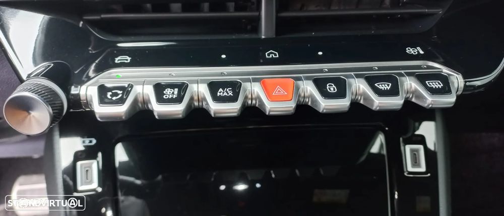 Peugeot 208 1.2 Hybrid GT e-DCS6 - 11