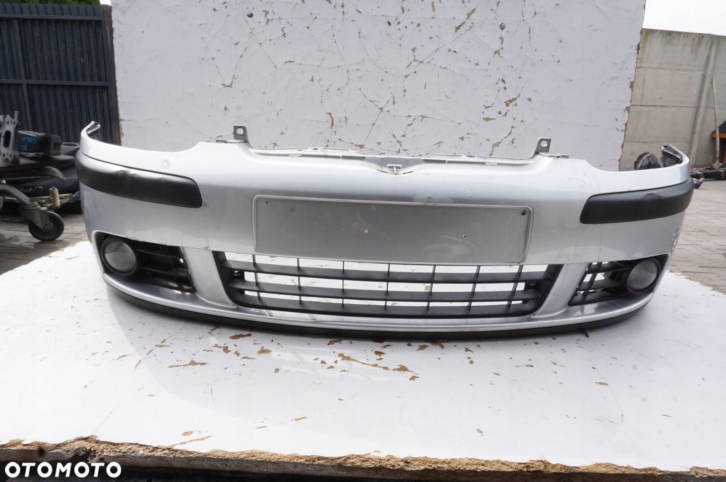 ZDERZAK PRZÓD HALOGENY VOLKSWAGEN GOLF 5 V LA7W - 1
