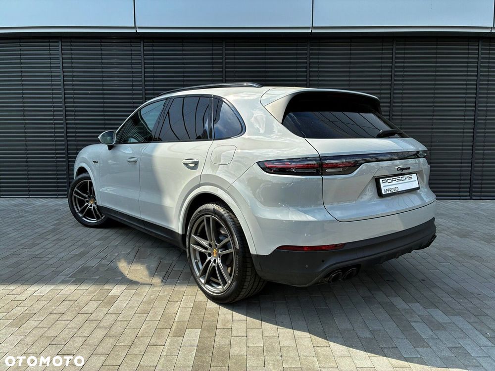Porsche Cayenne - 4