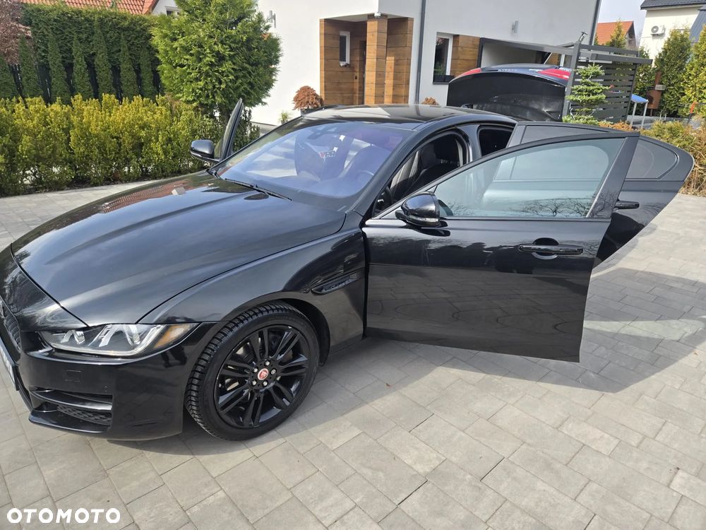 Jaguar XE P250 R-Dynamic Black - 1