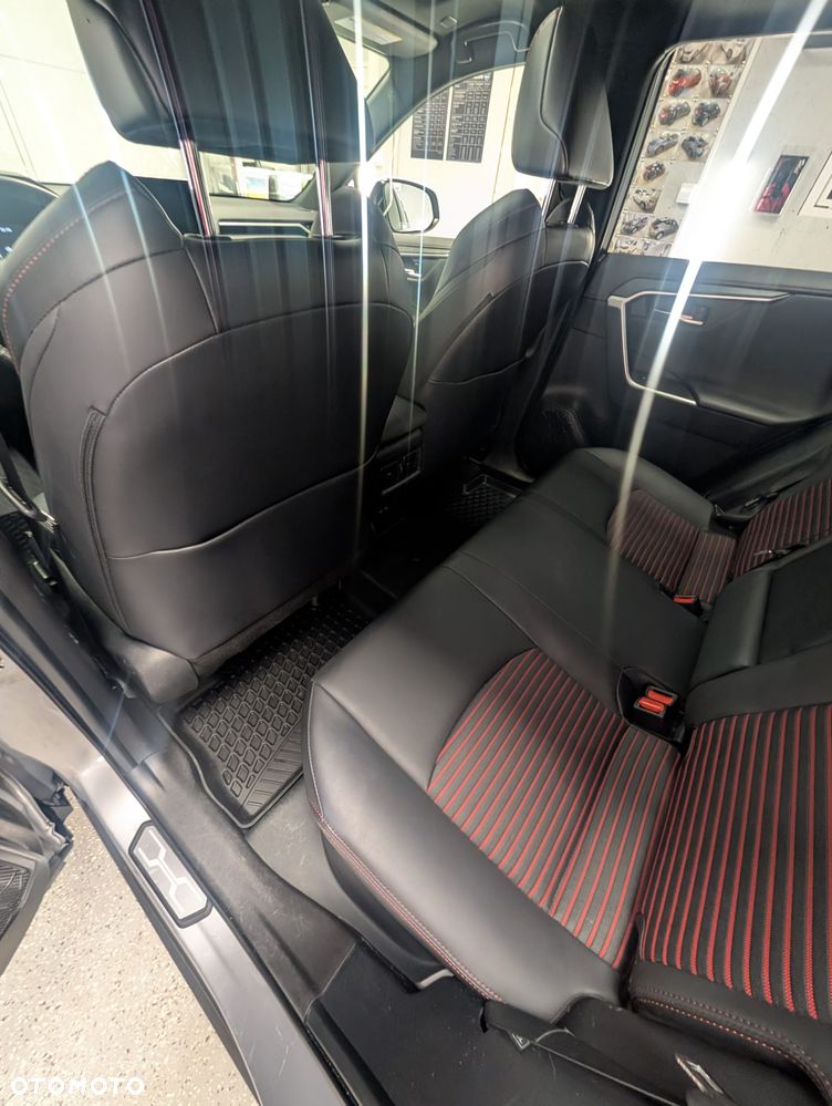 Toyota RAV4 - 8