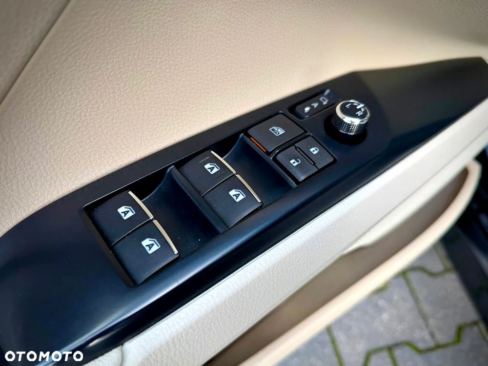 Toyota Camry 2.5 Hybrid Executive CVT - 30