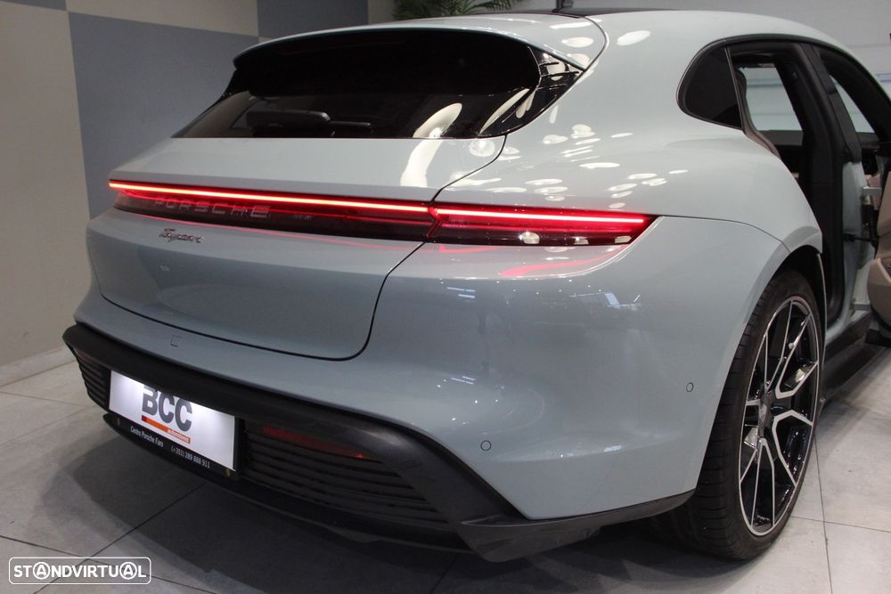 Porsche Taycan Sport Turismo - 14