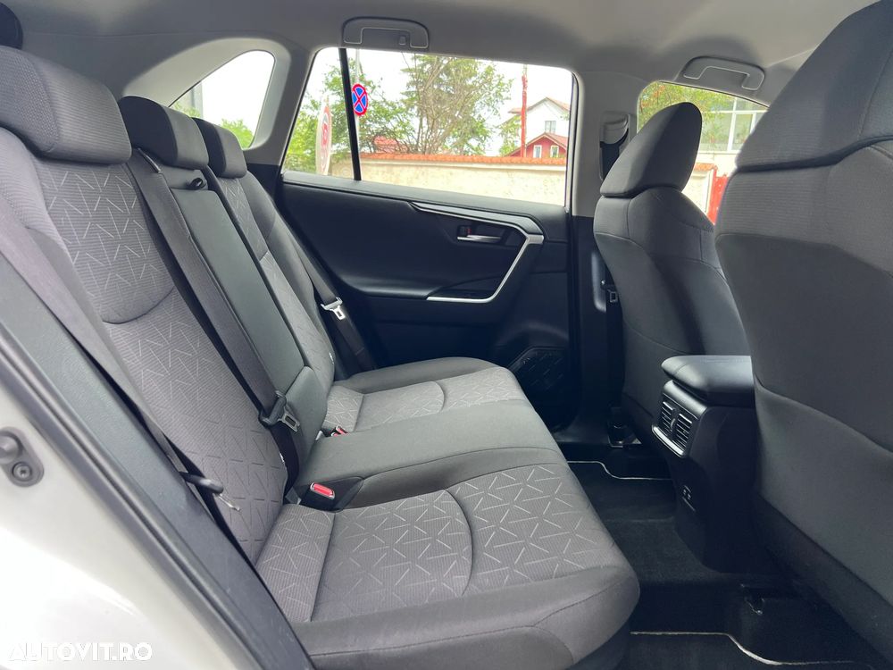 Toyota RAV4 - 8