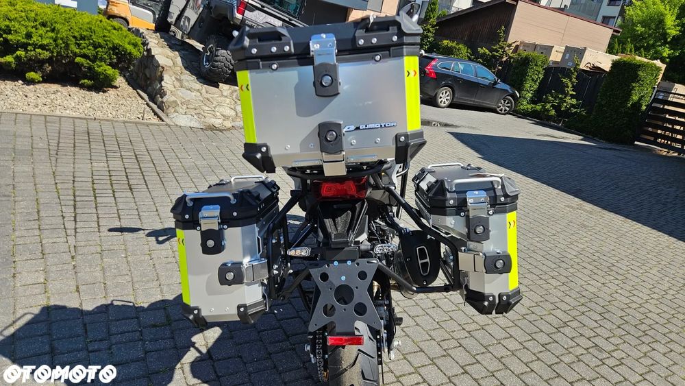 QJMOTOR SRT900SX - 5