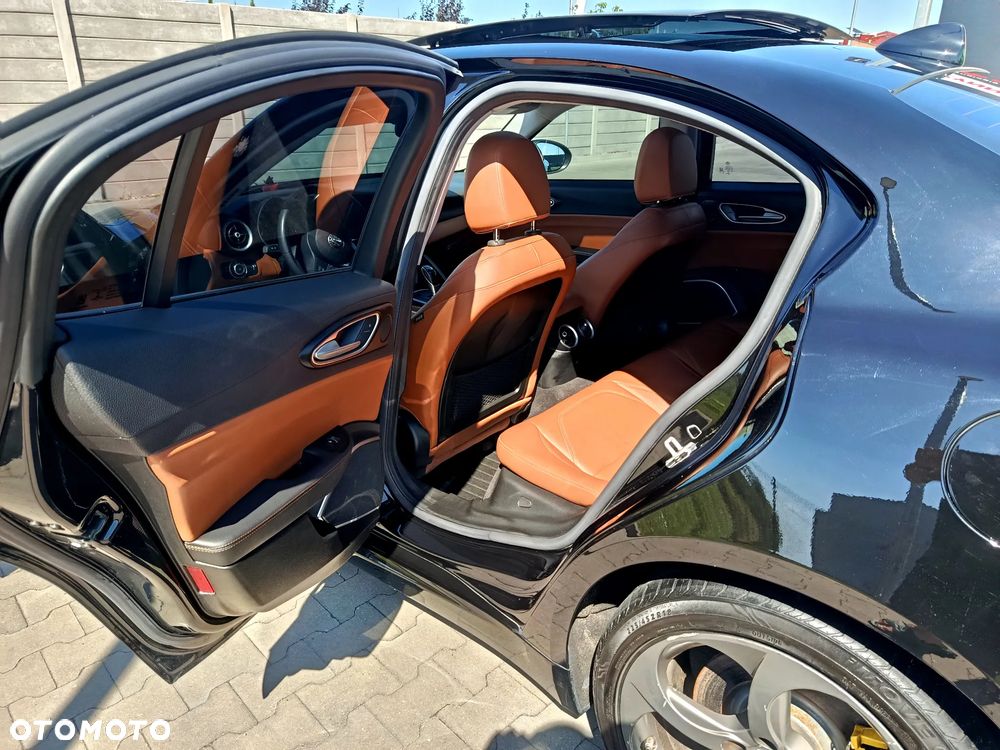 Alfa Romeo Giulia 2.0 Turbo 16V AT8 Veloce Ti - 11