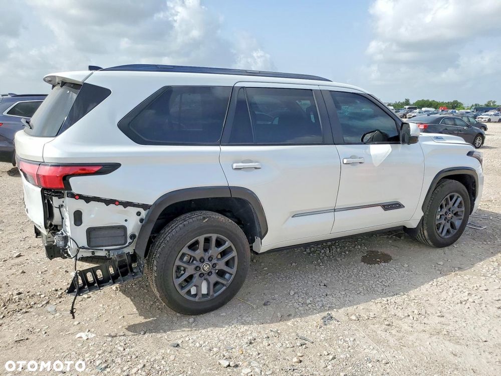 Toyota Sequoia - 4