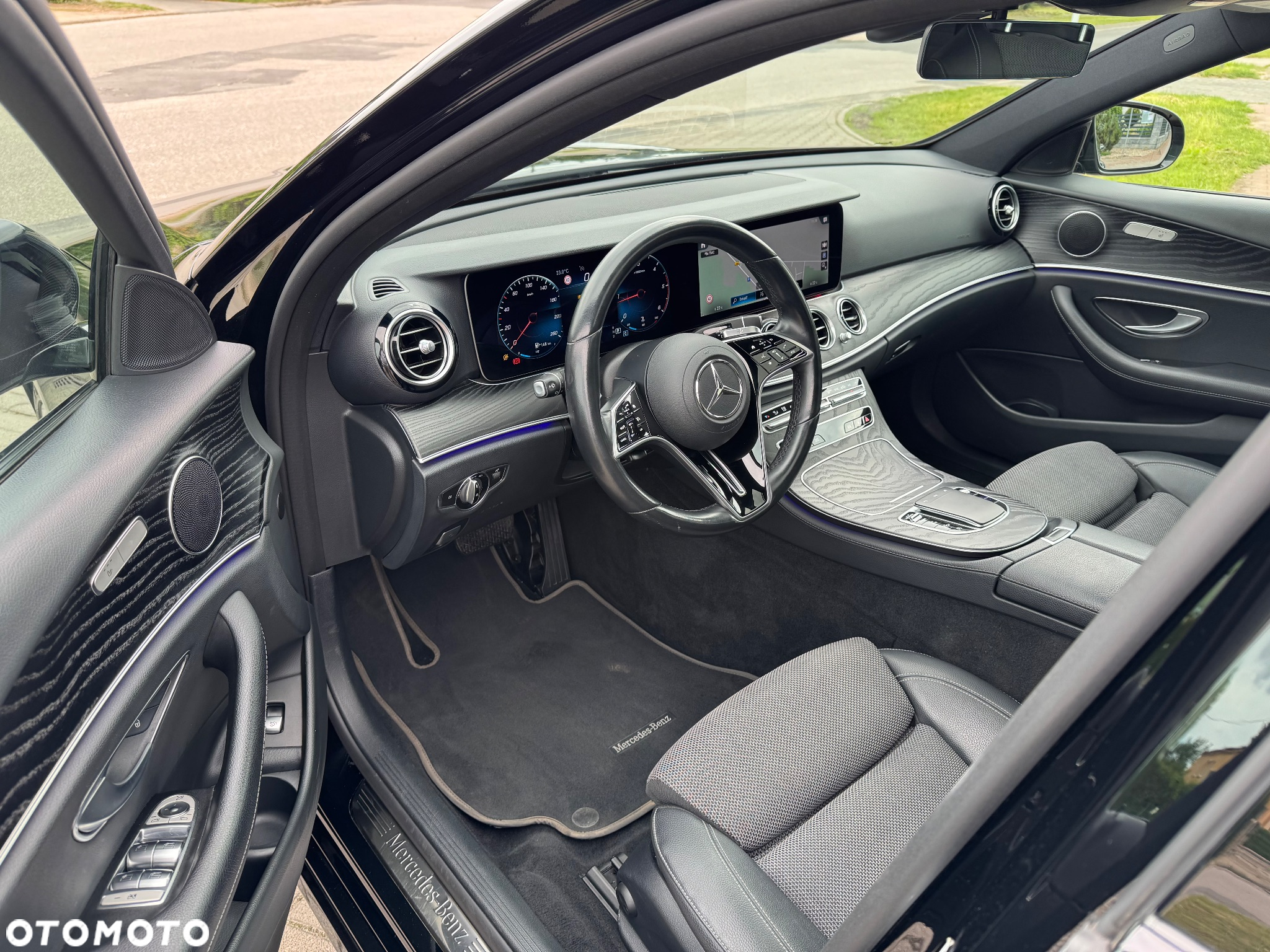 Mercedes-Benz Klasa E 220 d 4Matic T 9G-TRONIC Avantgarde - 22